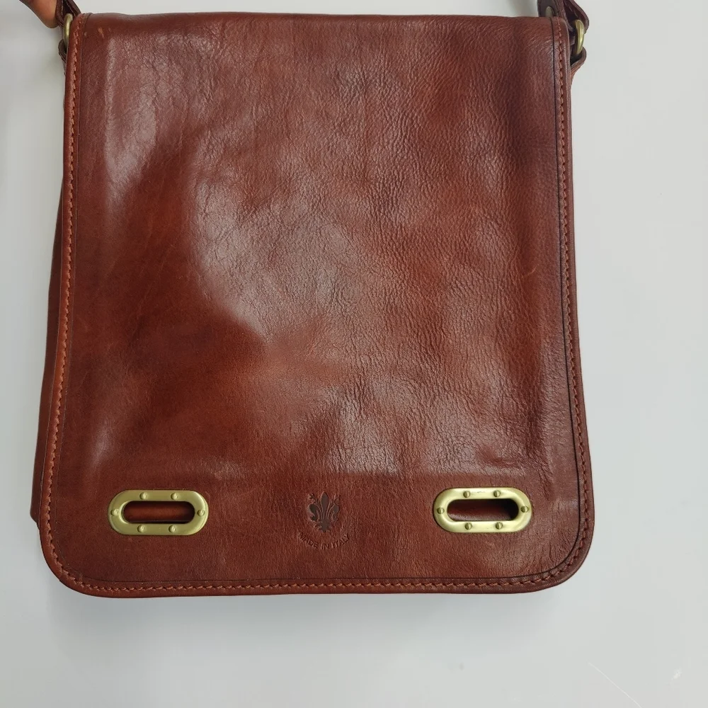 Vera Pelle Leather Messenger bag